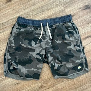 Vuori Banks Shorts - Camo / size L
